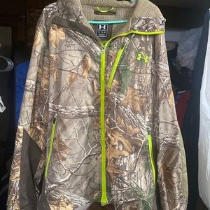 Like new Under Armour scent control lightweight hunting jacket.